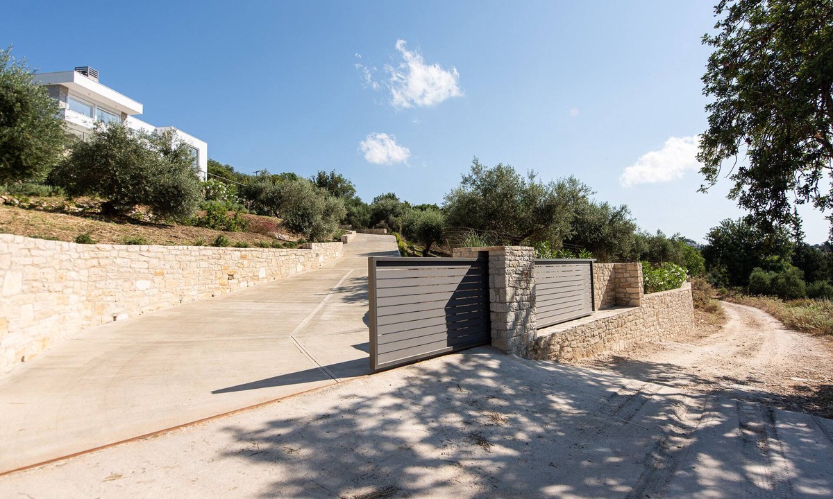 Apokoronas Villa | Feel like at home away. Very privat Villa, with pool and gardens.