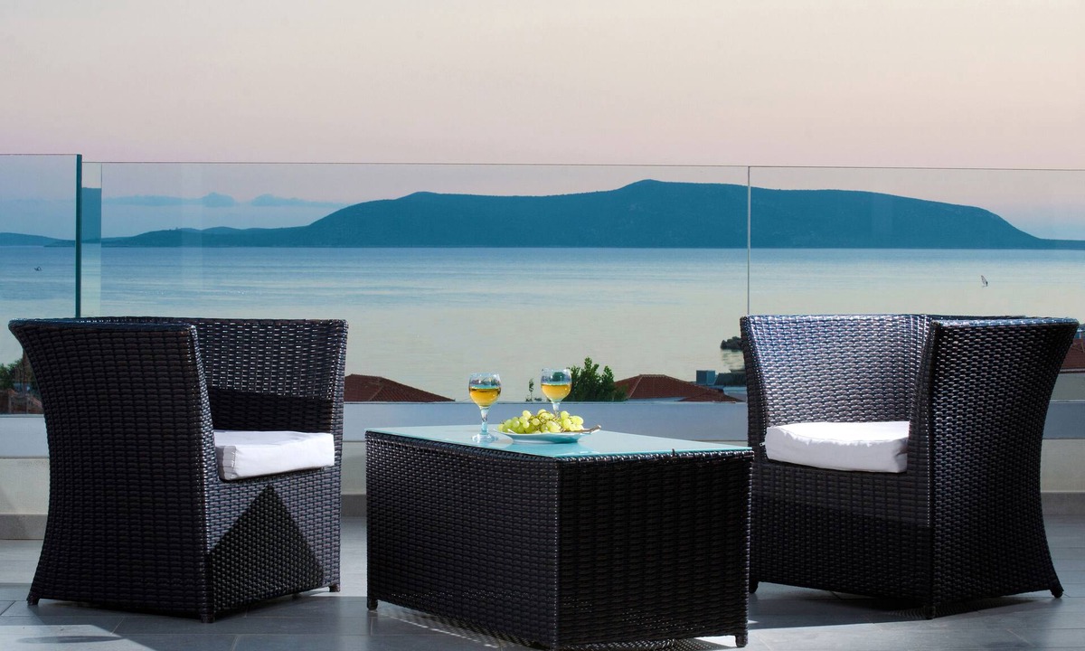Foinikounta Apartment | Finikounda ~ Light & Airy Studio Apartment
