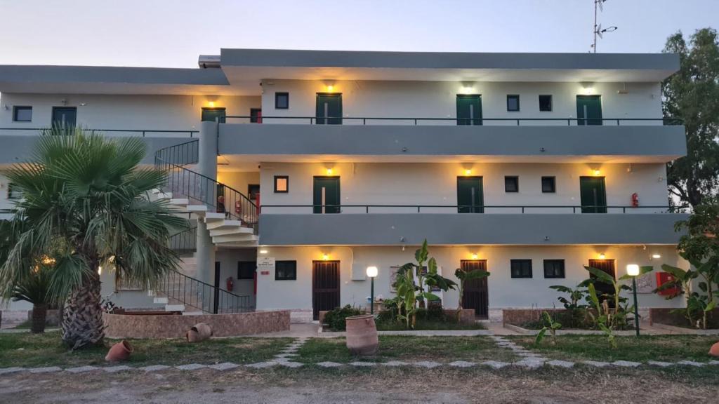 Tingaki Hotel | Garden City Image