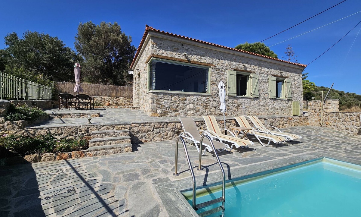 Nea Styra House | Glass Stone Pool Villa Rokanes