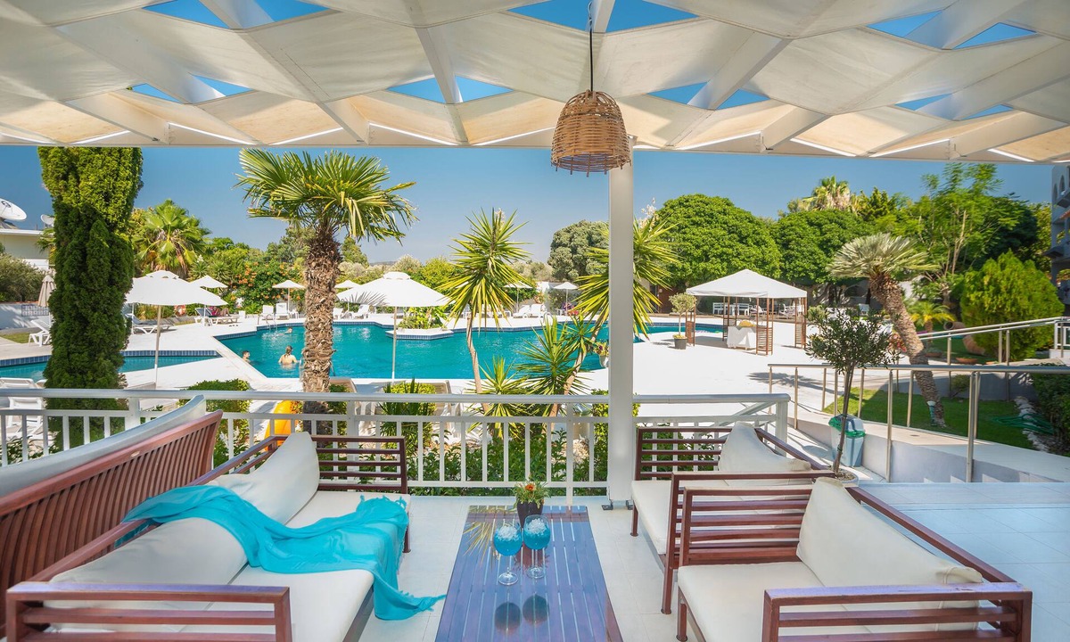 Theologos Hotel | Happy Days Hotel