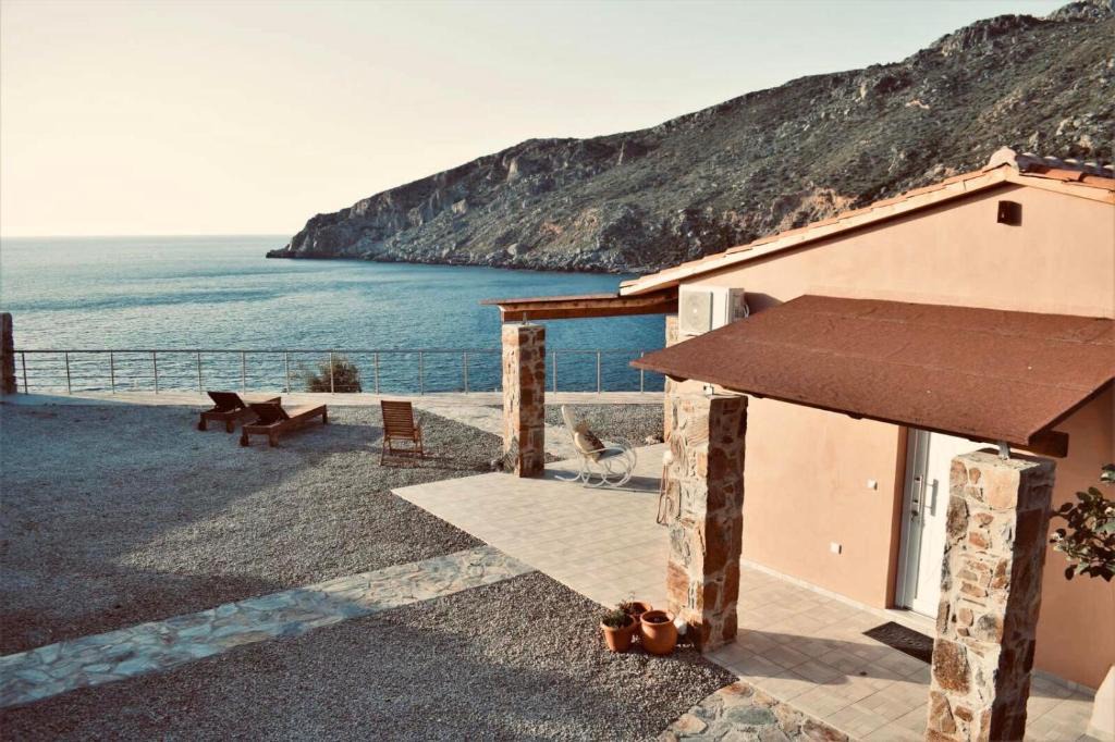 Livadia Villa | House Gylisma
