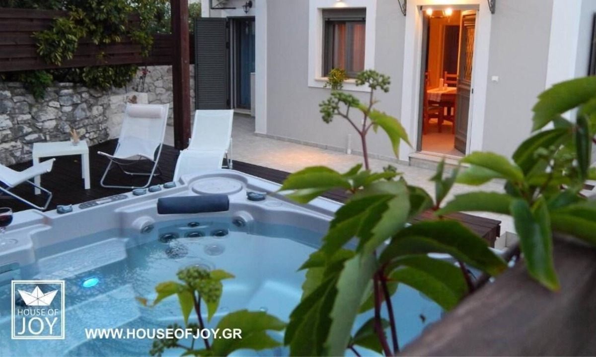 Logarata House | House of Joy - with outdoor jacuzzi and astonishing views