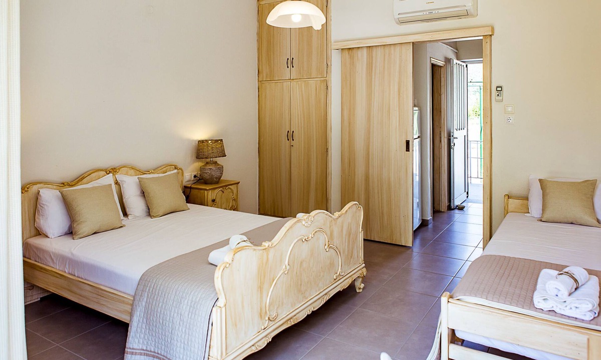 Koropi Apartment | Ideal for Family and Group Holidays!MARTINICA SEASIDE RESORT!