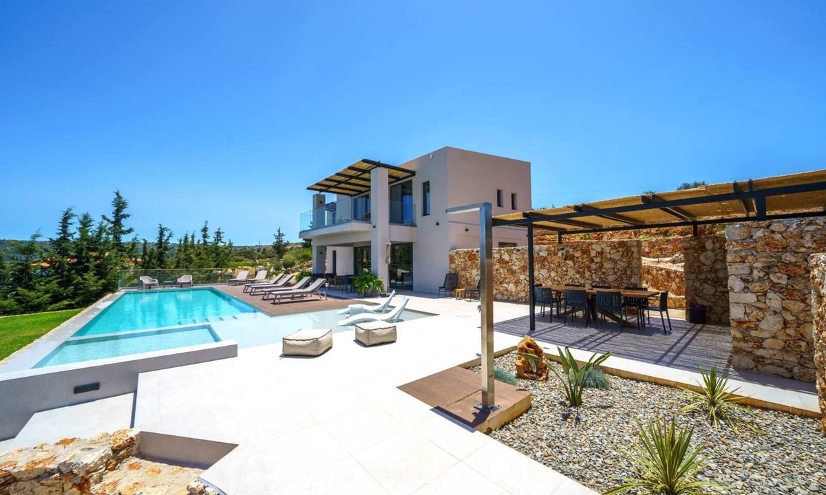 Vamos Villa | In Vivo Luxury Villa-90m2 Heated- Infinity pool,Stunning views,kids playground.