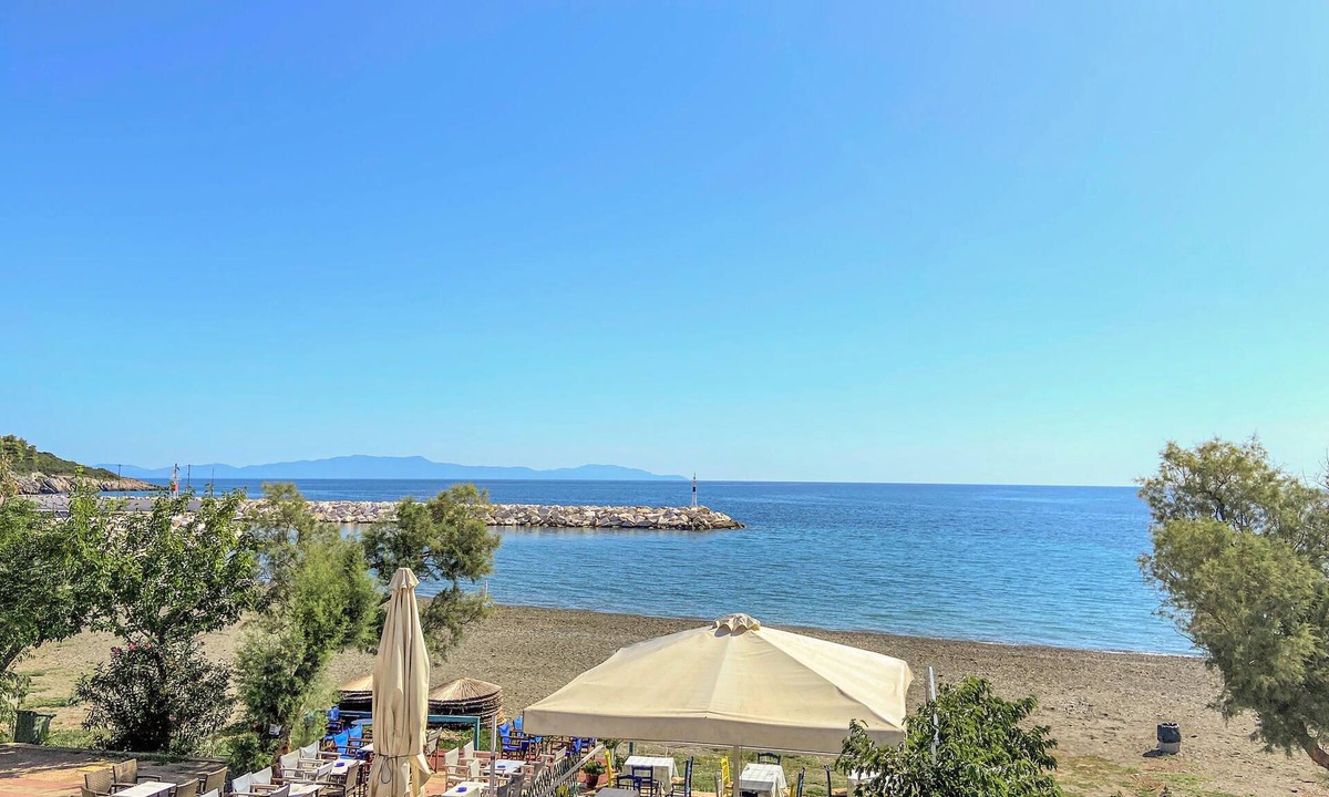 Psaropouli Apartment | Inviting vacation apartment in the immediate vicinity of the Aegean Sea.