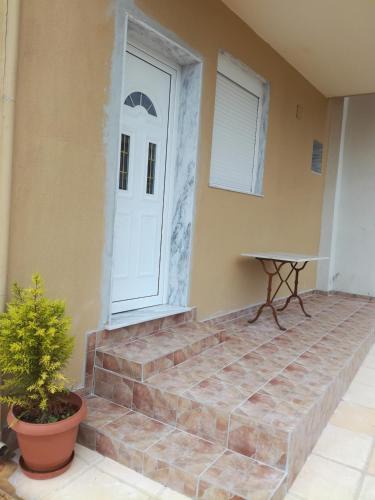 Nea Michaniona Apartment | Jordan's studio house at Nea Michaniona