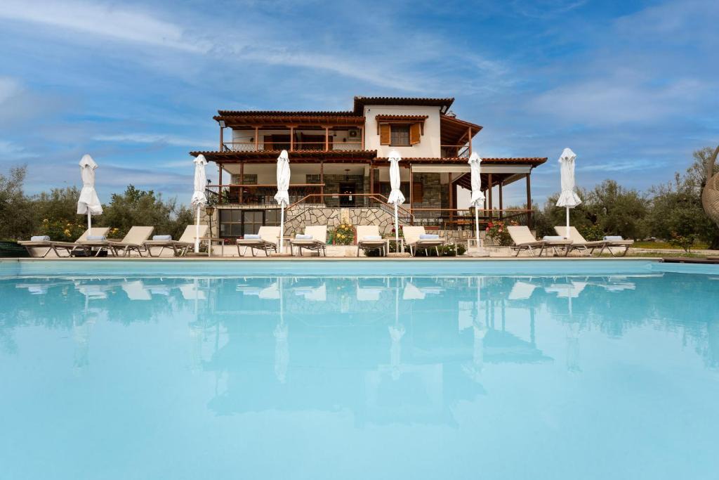 Nea Propontida House | Kalisun Pool House by Georgalas