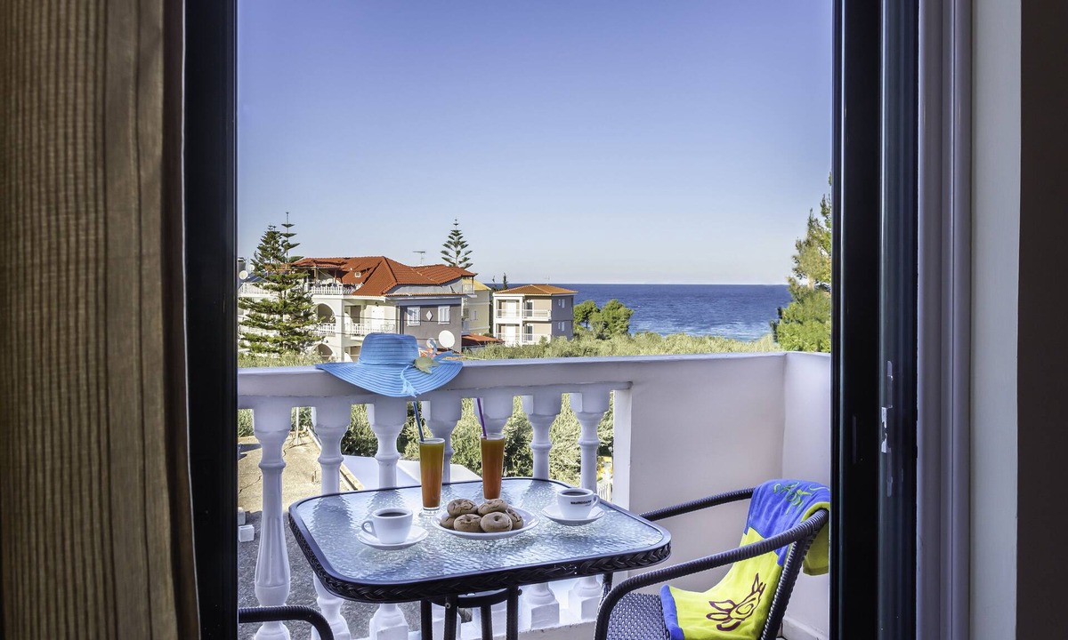 Amoudi Apartment | Kozanos II Studio with Pool, 150m from the beach