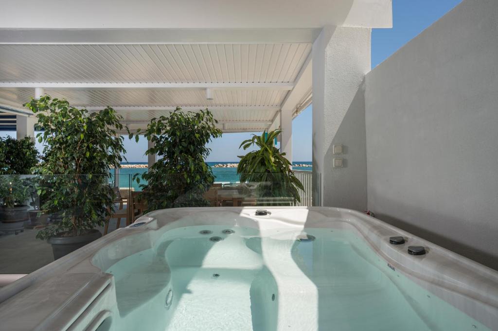 Kolymbari Apartment | Kyma Accommodation Beachfront apartments