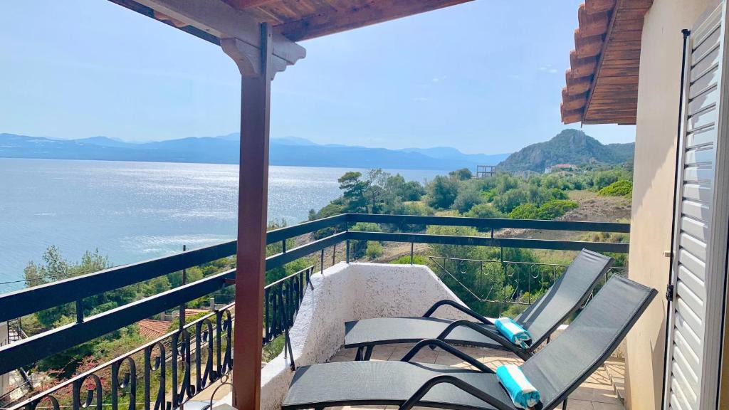 Limni Vouliagmenis House | Lake and Sea