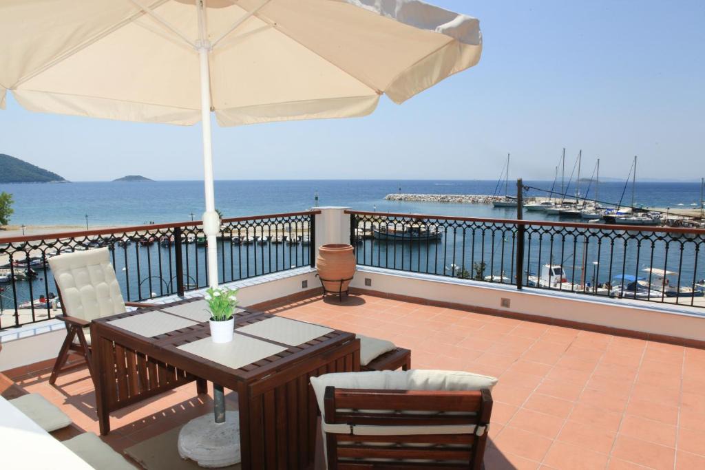 Neo Klima Apartment | Lina A & M