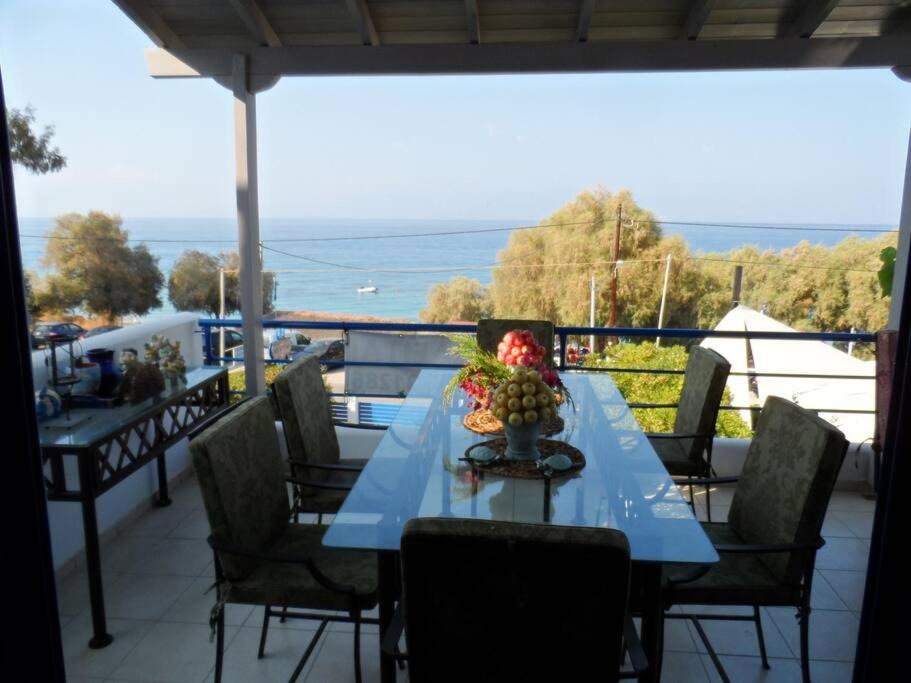 Kato Diminio House | Luxurious House next to the water