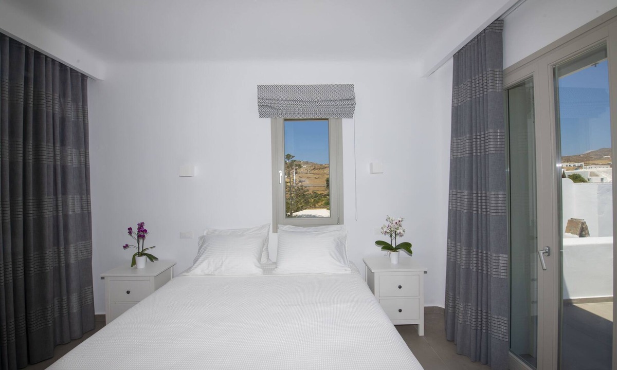 Panormos Villa | Luxurious Villa with garden, outdoor pool, barbeque,