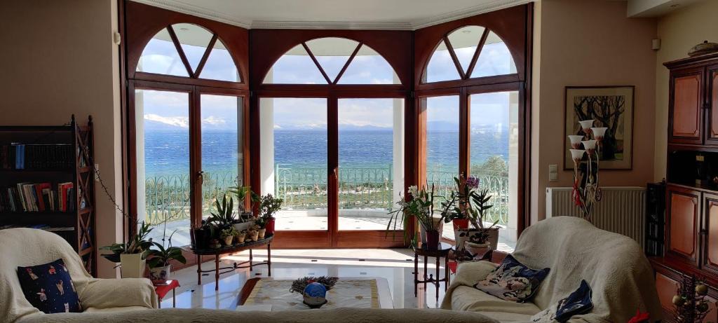 Rafina-Pikermi House | Luxury beachfront appartment in Attika