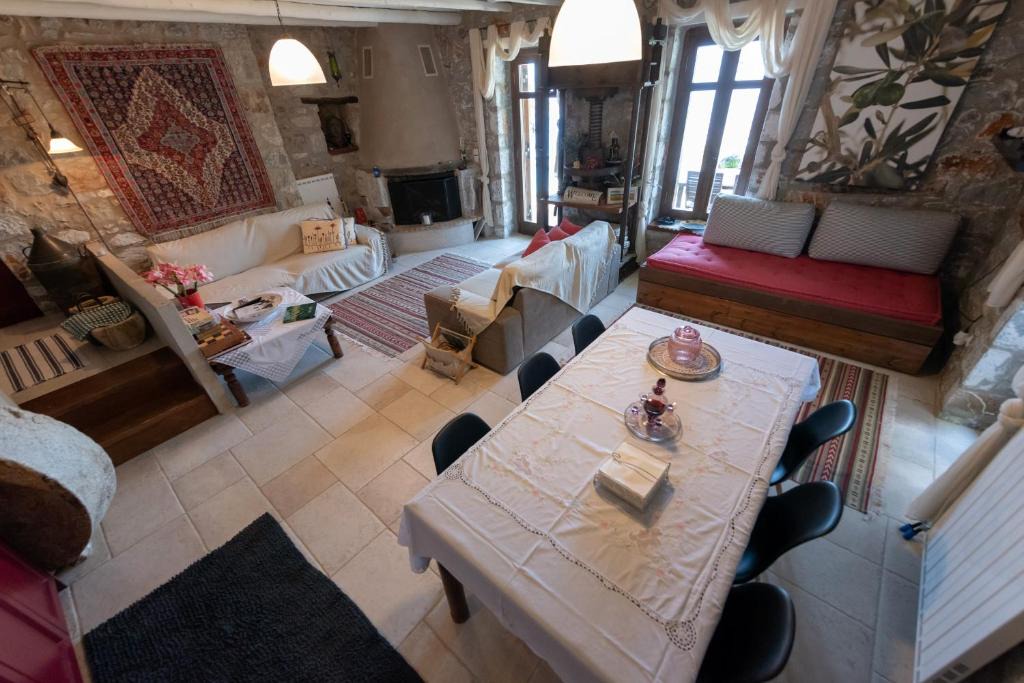 Diasella House | Luxury Stonehouse Verga
