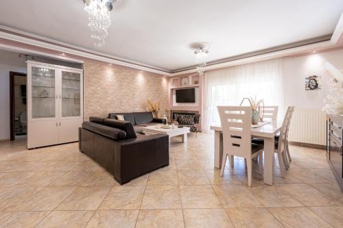 Nea Moudania Apartment | M&S Luxury Home