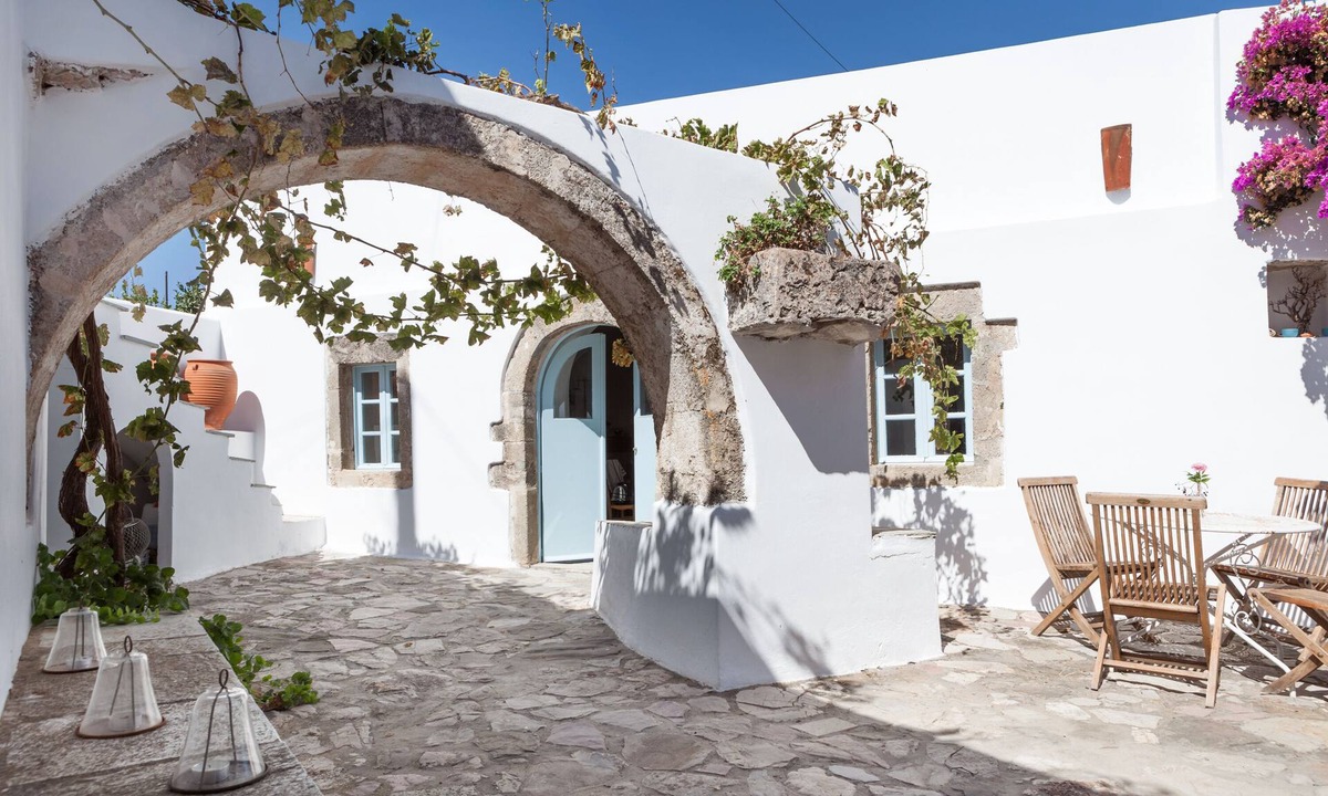 Milopotamos House | Magical centuries-old house sleep 6