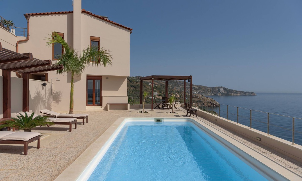 Linoperamata Villa | Manificus Villa IV, with Heated Pool