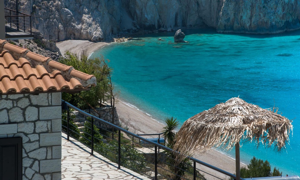 Agios Nikitas Villa | Milos Bay Villas- Beachfront Luxury Villa with PRIVATE POOL & OUTDOOR JACUZZI