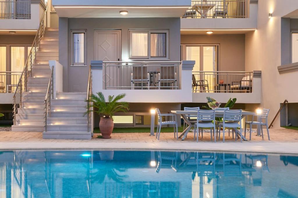 Stavromenos Apartment | Modern Family apartment Ewa with pool, dining area on Crete coast