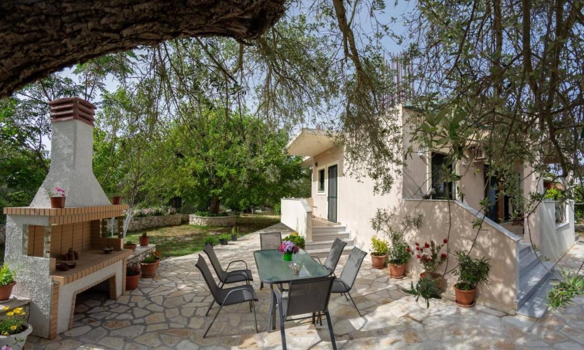Kariotai House | Nikis Country House - Lefkada BnB Private Parking