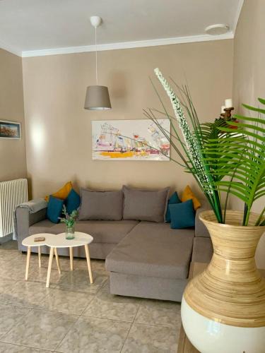 Alexandroupoli Apartment | Palm Leaf
