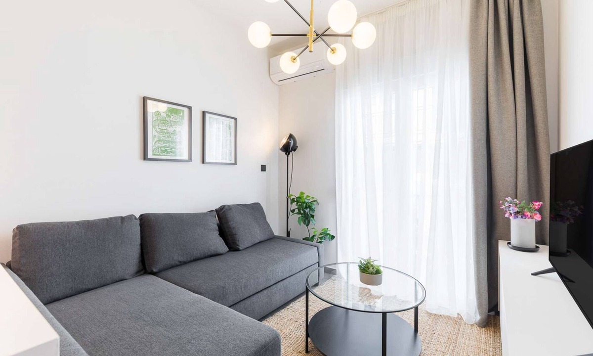 Thessaloniki City Centre Apartment | Paloma: 1-BD apartment, street view