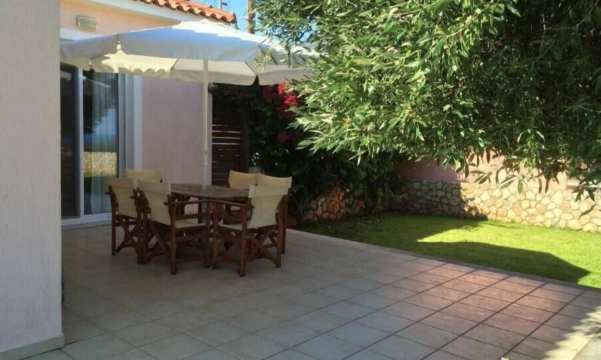 Lakithra House | Peaceful villa in typical Kefalonian village. Close to beautiful St Thomas` Bay.
