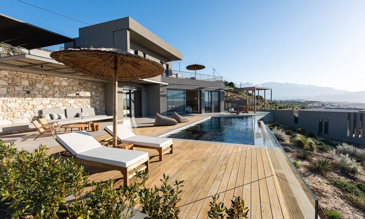Apokoronas Villa | Perched high up but just 800 meters from the Cretan coast