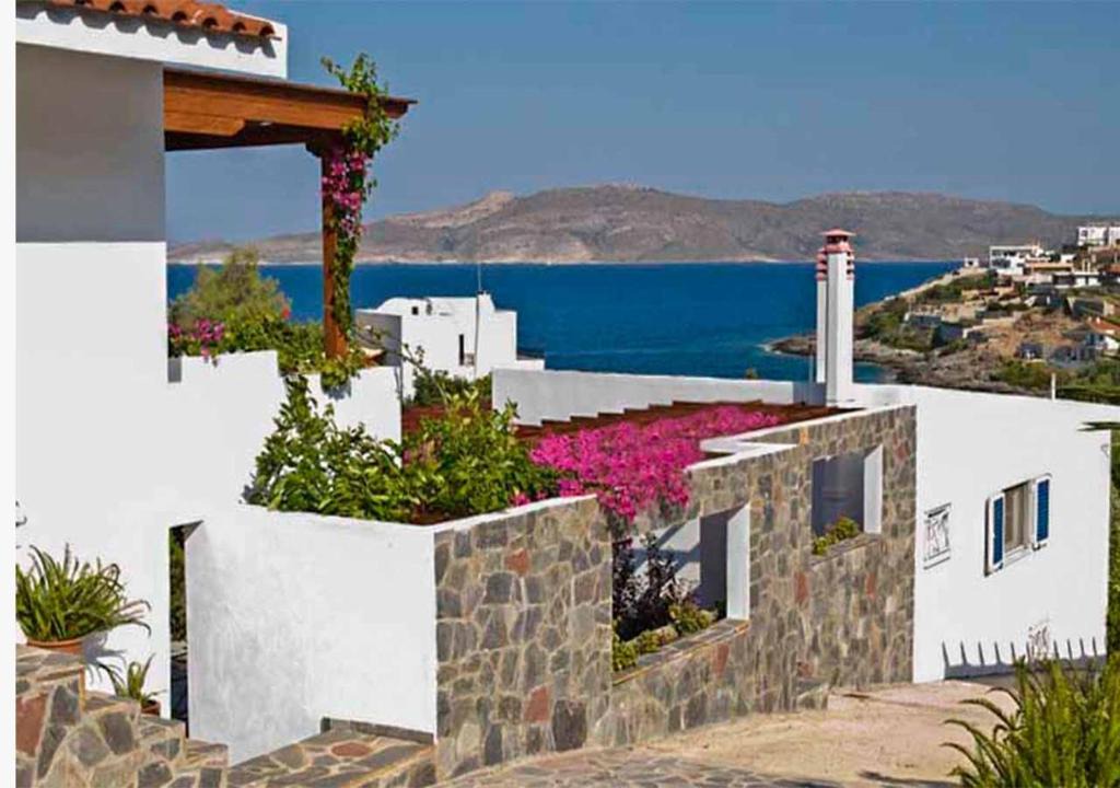 Lavreotiki Villa | Periyali