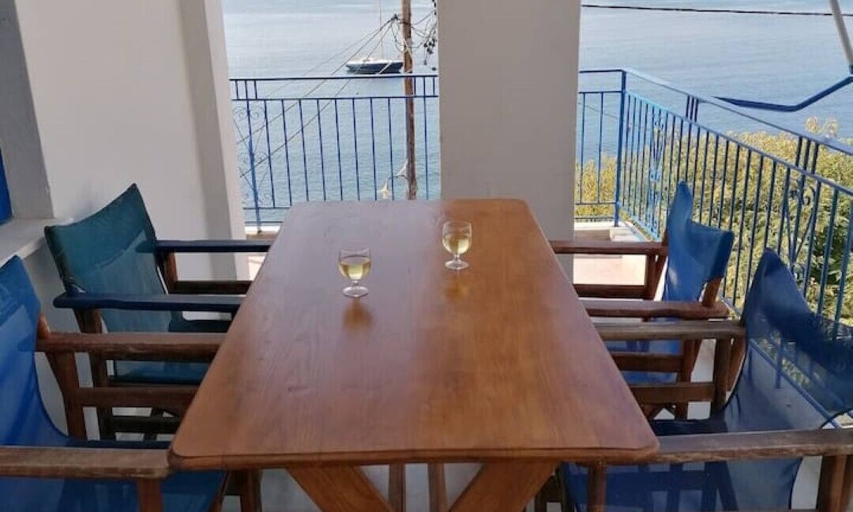 Loutraki Apartment | "Philoxenia" (Sea front apartment