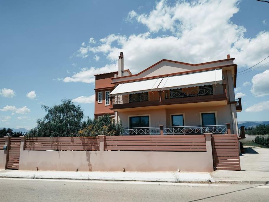 Nea Tirintha House | Roundabout apartment