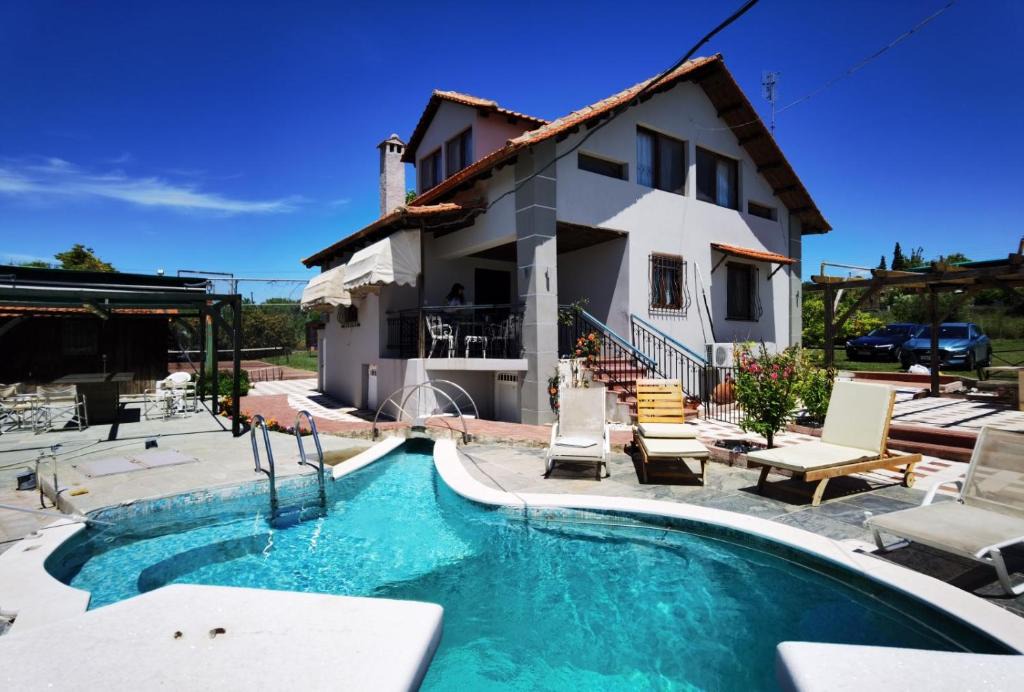 Kallikratia Villa | Rural villa Private pool, BBQ, court ,20' airport