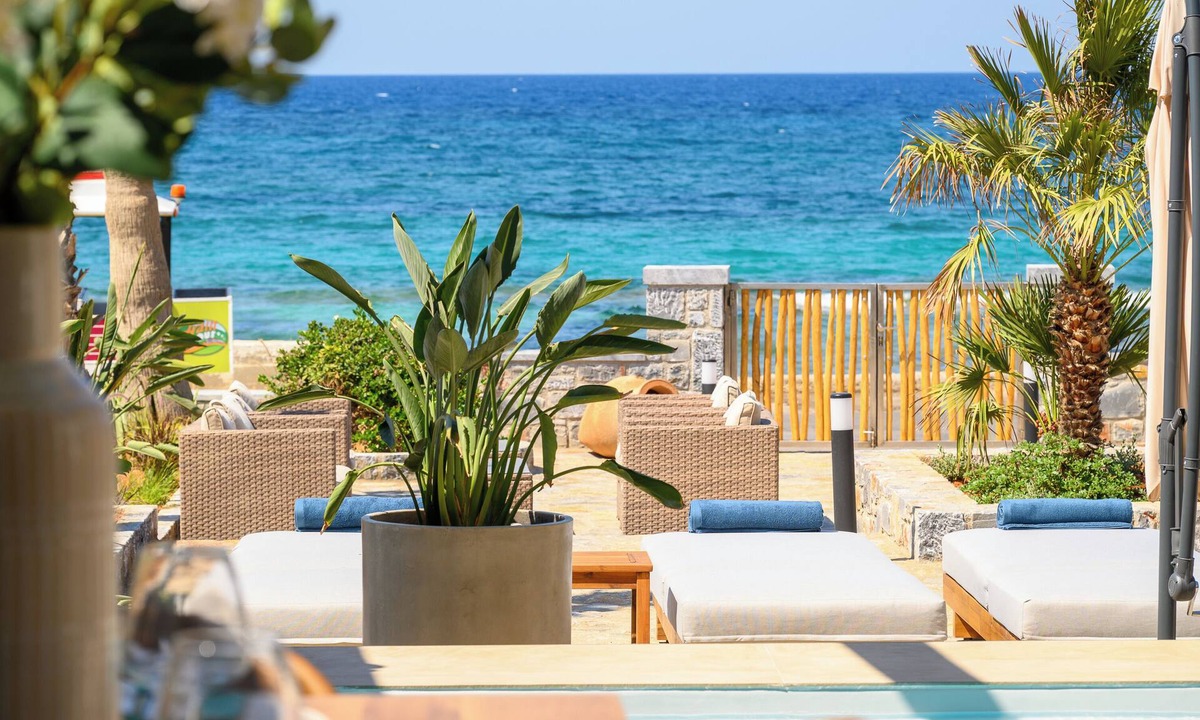 Agkisaras Villa | Sabbia Mare BeachFront Villa, steps from Dine&Shop