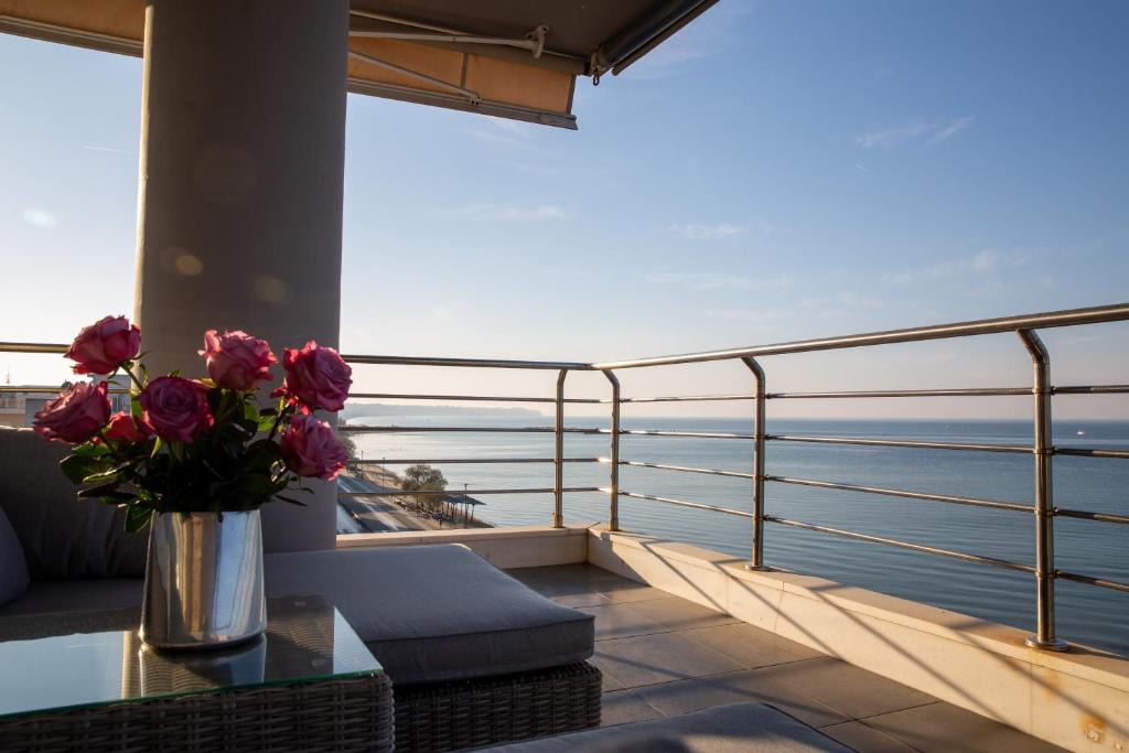 Neoi Epivates Apartment | Salty Breeze Beachfront Apartment-Premium Stay