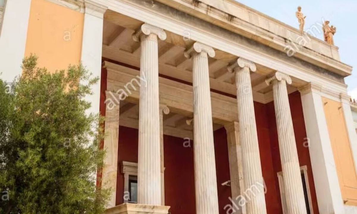 Mousio Apartment | SANTORINI STYLE IN ATHENS! GERGEOUS BATHTUB/NATHIONAL ARCHEOLOGICAL MUSEUM