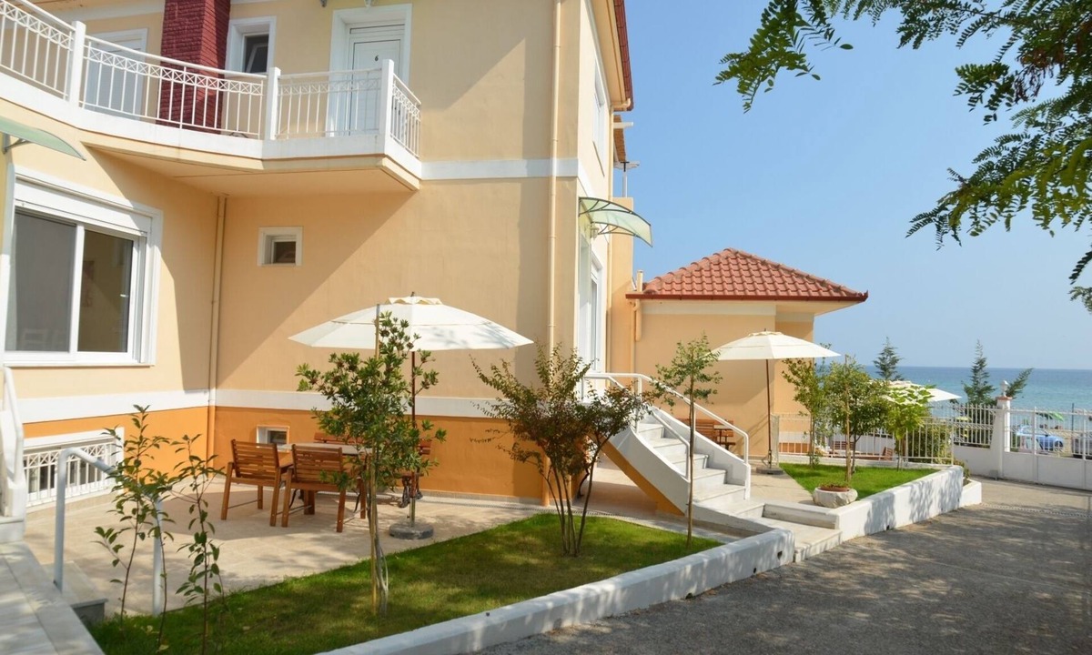 Nea Propontida Apartment | Seafront Holiday Home Artemis 3 on a Long Sandy Beach, GeoMare, Ground Floor