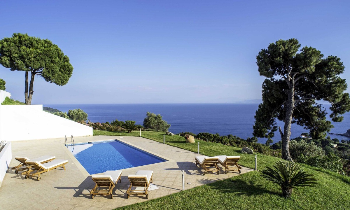 Agia Paraskevi Villa | Skiathea Villas a luxury complex of Villas