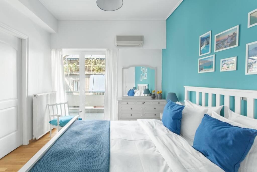 Koukaki Apartment | Spacious family home near Acropolis in Koukaki!