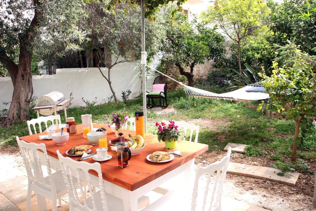 Halepa Apartment | Spacious townhouse close to Chania center