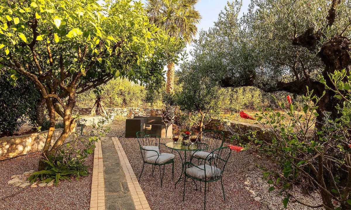 Lefktro Apartment | Stoupa Oasis - Spitiko Garden Getaway