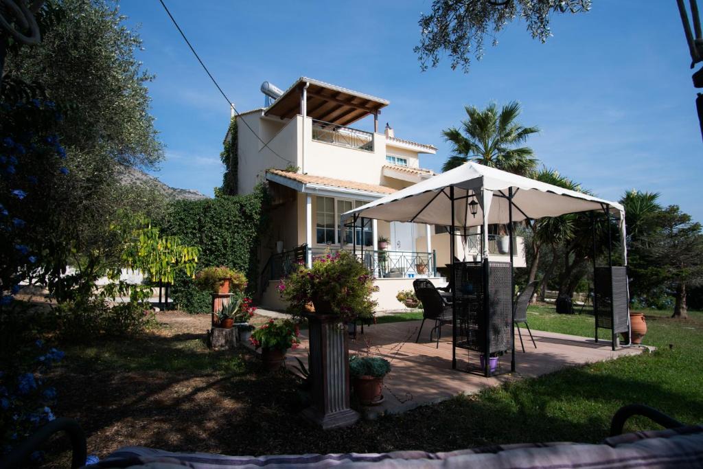 Plataria Villa | Sunny Garden villa