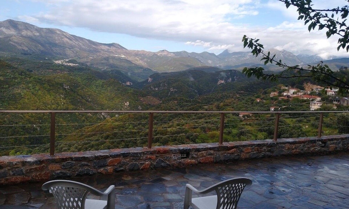 Sminos Apartment | Taygetos' Porch: a small house with majestic view and relaxing environment