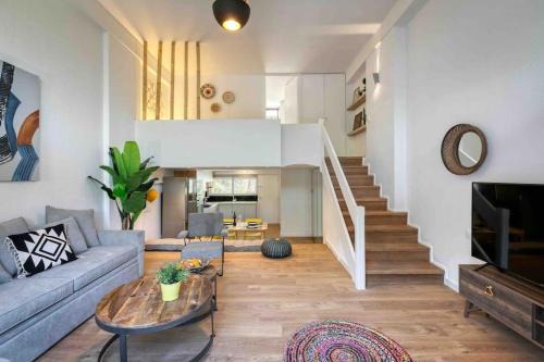 Vouliagmeni Apartment | The Four Seasons Vouliagmeni Escape