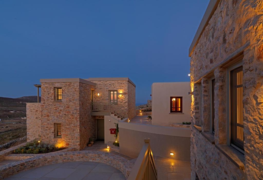 Folegandros Town Hotel | Themonies Luxury Suites