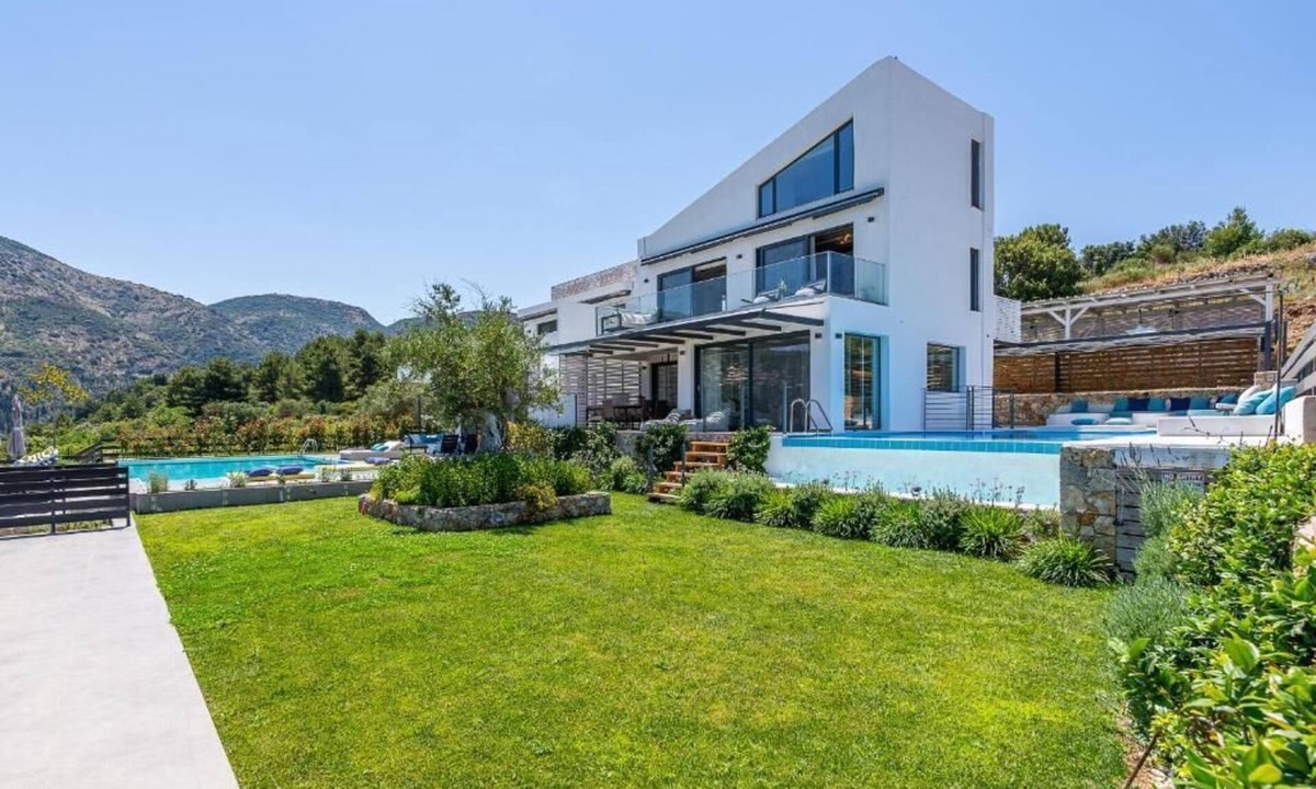 Kalamitsi Villa | Three-Bedroom Villan