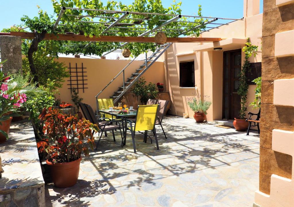 Rodhopos Villa | Traditional Cretan Villa