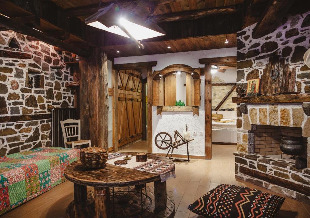 Gefira Mpania Apartment | Traditional house Alexis Coco with pool and fire place
