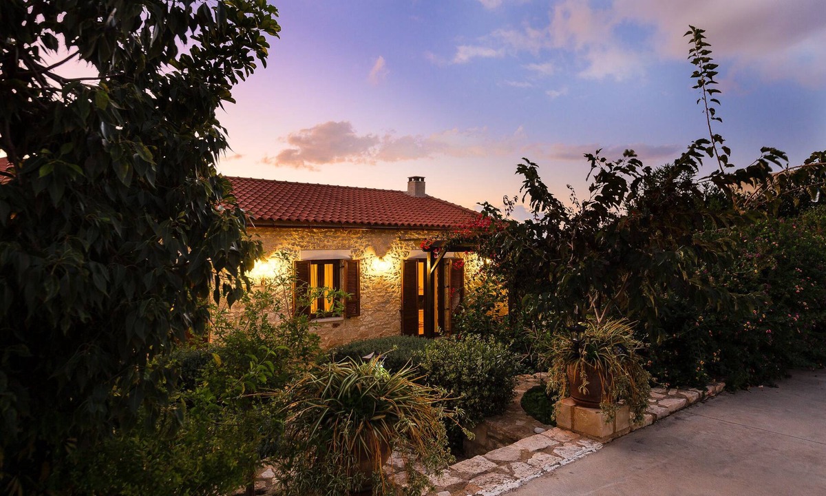 Skouloufia Villa | Traditional House With Pool And Great View!